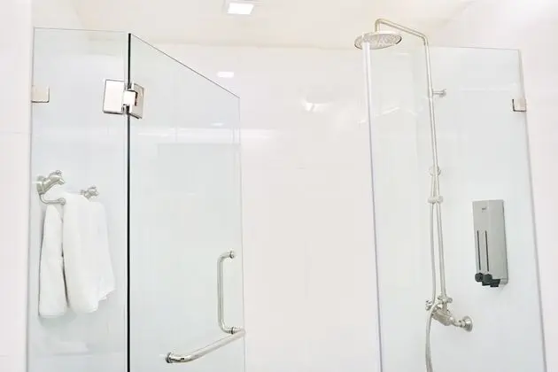Deluxe King Room with Ensuite Bathroom
