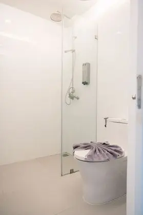 Deluxe King Room with Ensuite Bathroom