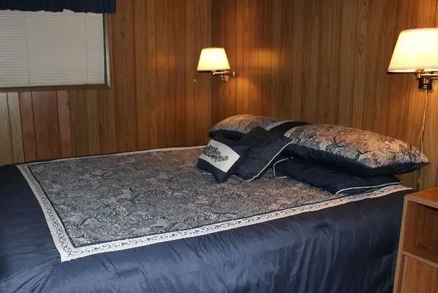 Ev, 3 Tek Kişilik Yatak (Bear's Lair)