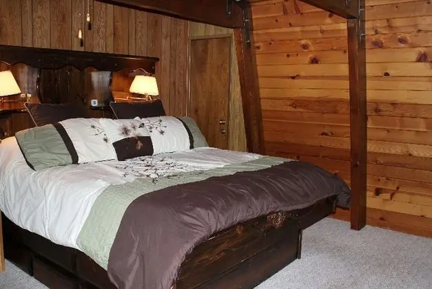 Ev, 3 Tek Kişilik Yatak (Bear's Lair)