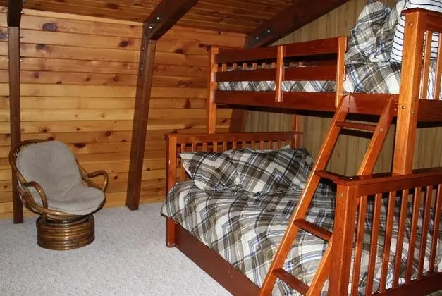 Ev, 3 Tek Kişilik Yatak (Bear's Lair)