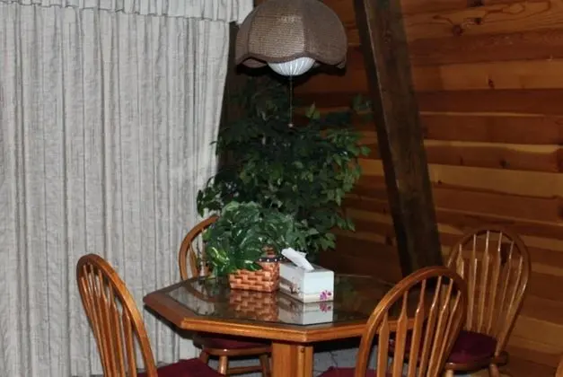 Ev, 3 Tek Kişilik Yatak (Bear's Lair)