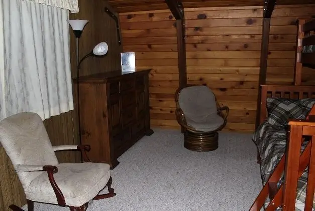 Ev, 3 Tek Kişilik Yatak (Bear's Lair)
