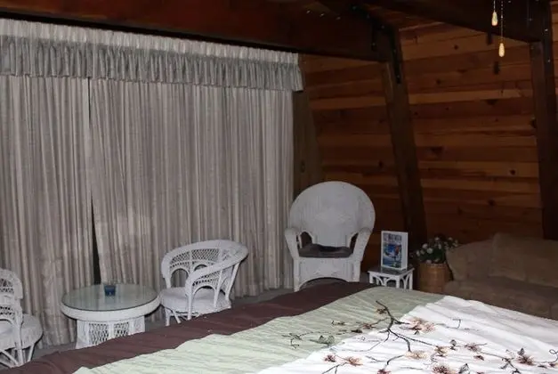Ev, 3 Tek Kişilik Yatak (Bear's Lair)