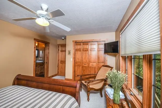 Ev, Birden Çok Yatak, Sıcak Su Havuzu