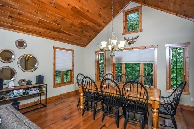 Ev, Birden Çok Yatak, Sıcak Su Havuzu