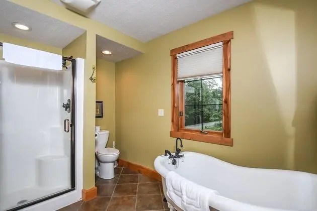 Ev, Birden Çok Yatak, Sıcak Su Havuzu