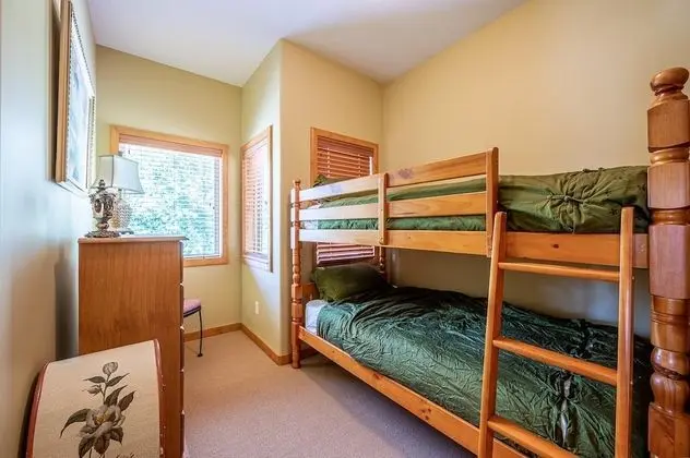 Ev (4 Bedrooms)