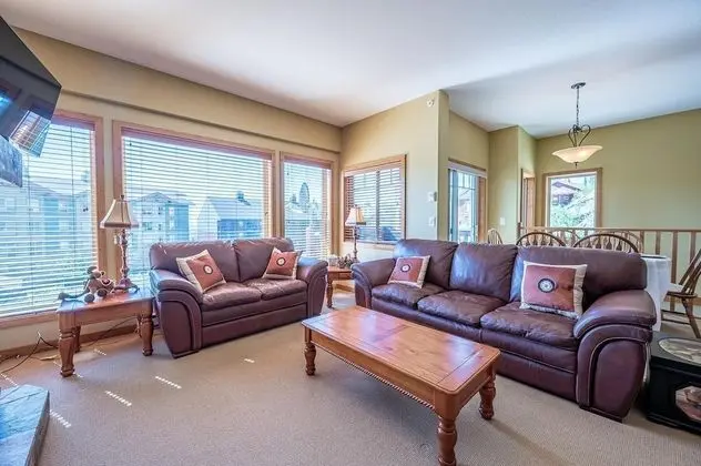 Ev (4 Bedrooms)