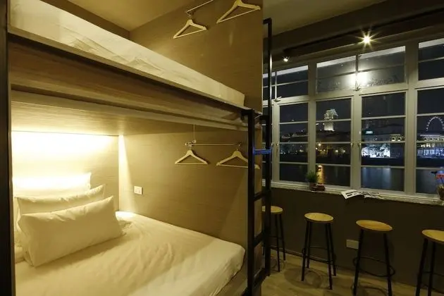 Queen Bed in Mixed Room, River View