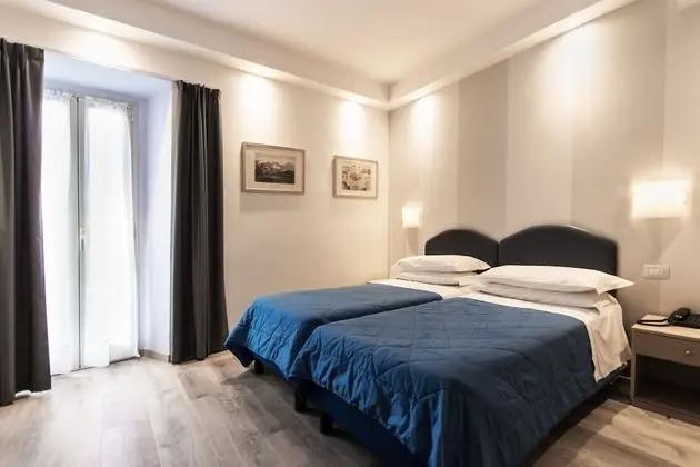 Tek Büyük veya İki Ayrı Yataklı Oda, Göl Manzaralı