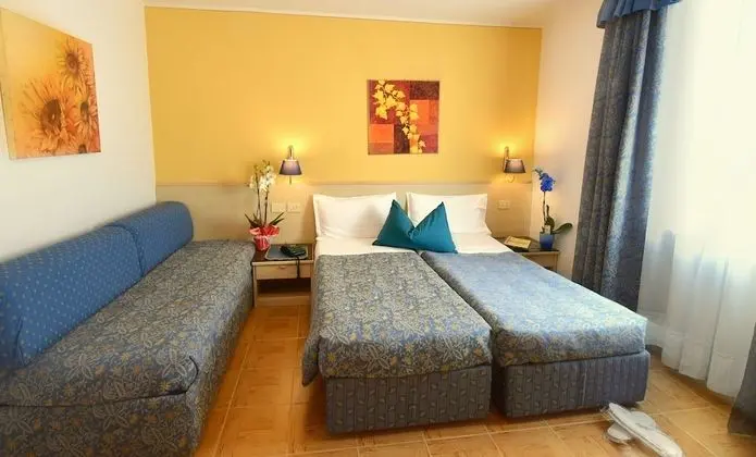 Standard Tek Büyük veya İki Ayrı Yataklı Oda