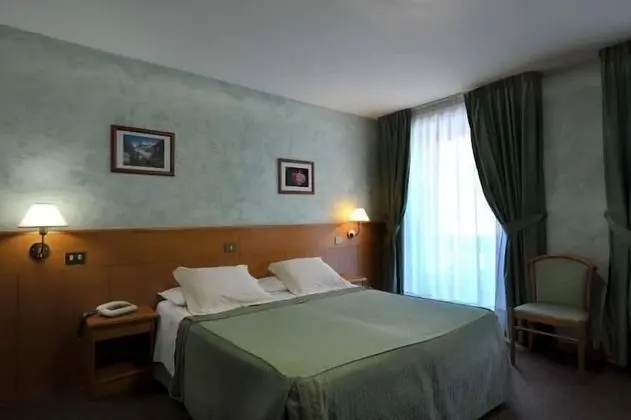 Tek Büyük veya İki Ayrı Yataklı Oda