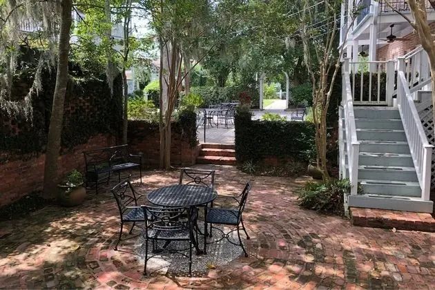 Queen Garden Studio