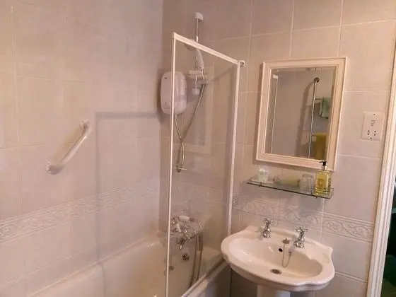 Tek Büyük Yataklı Oda, Banyolu/Duşlu (with Bath & Shower)
