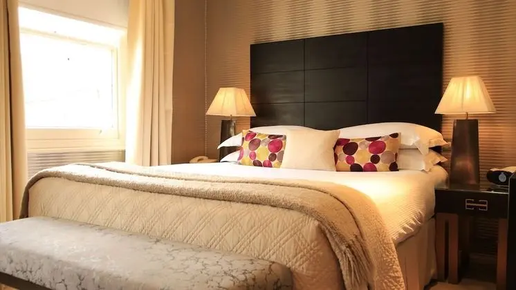 Standard Tek Büyük Yataklı Oda