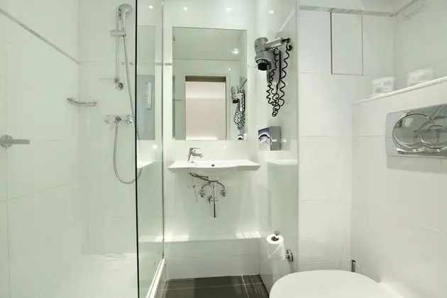 Comfort Tek Büyük veya İki Ayrı Yataklı Oda