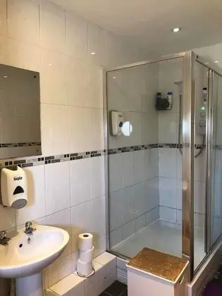 Tek Kişilik Oda, Ortak Banyo
