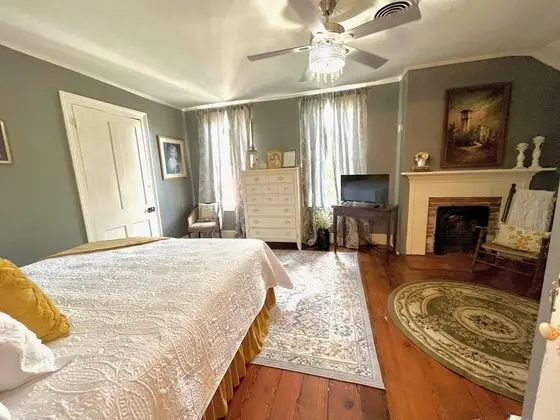 Emily Suite
