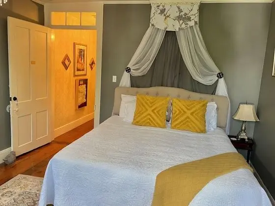 Emily Suite