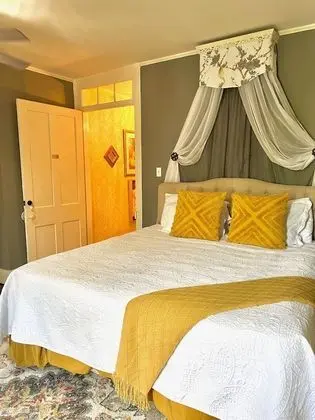 Emily Suite