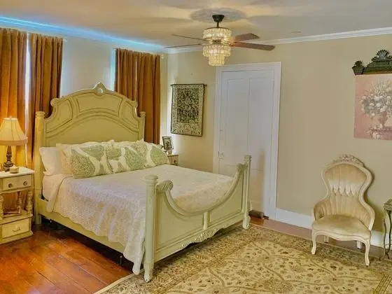 Laura Suite