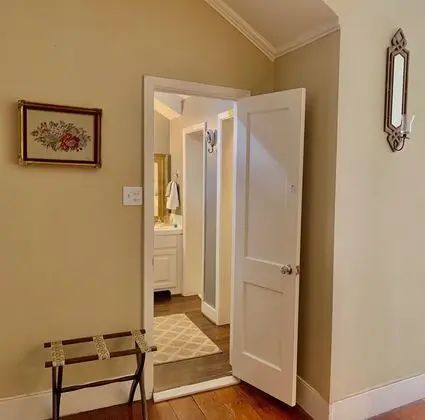 Laura Suite