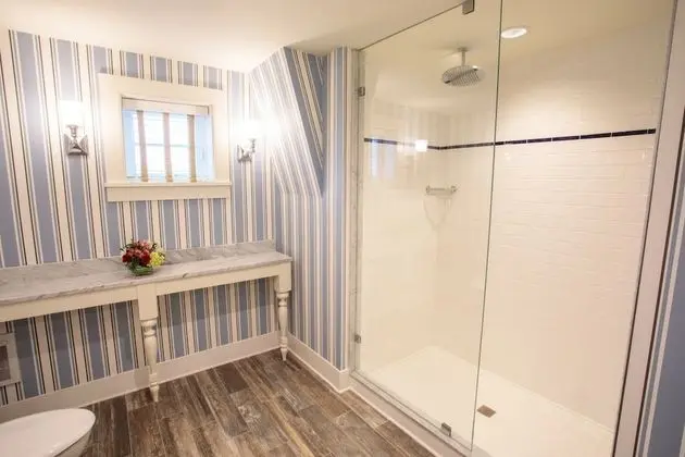 Ocean Front Jr. King Suite