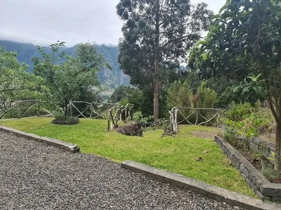 Kır Evi, 1 Büyük (Queen) Boy Yatak ve Çekyat