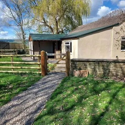 Kır Evi, 1 Büyük (Queen) Boy Yatak ve Çekyat