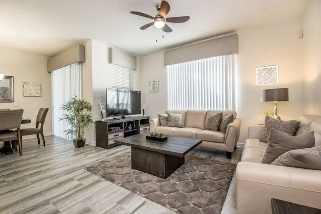 Ev (Amazing 4 Bedroom 3  Bathroom Storey )
