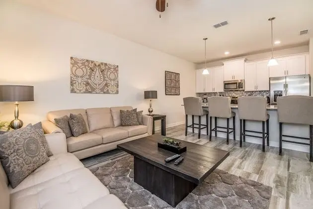 Ev (Amazing 4 Bedroom 3  Bathroom Storey )