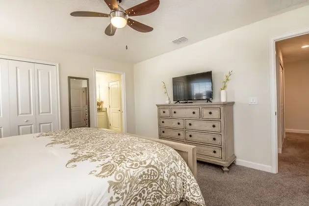 Ev (Amazing 4 Bedroom 3  Bathroom Storey )