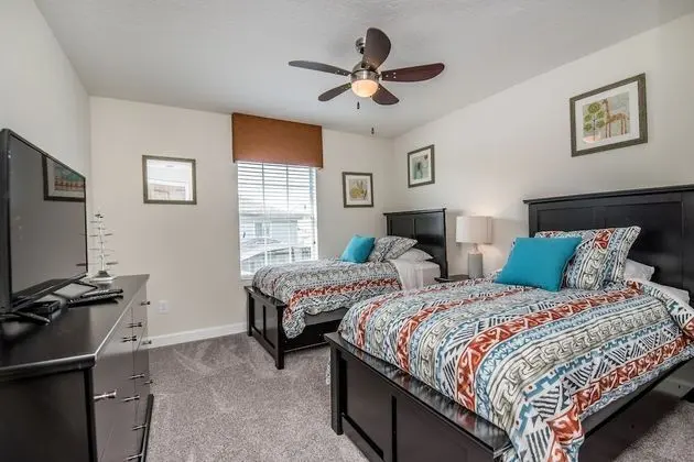 Ev (Amazing 4 Bedroom 3  Bathroom Storey )