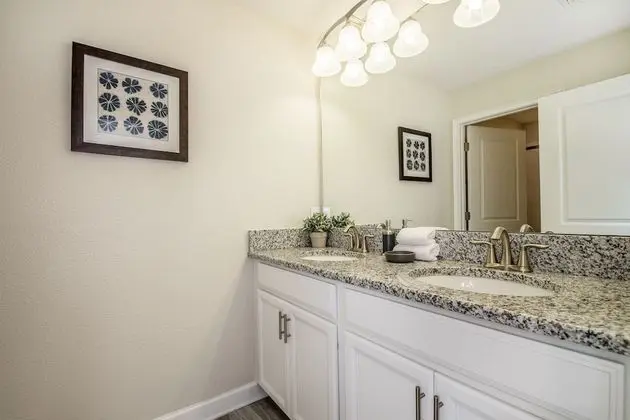 Ev (Amazing 4 Bedroom 3  Bathroom Storey )