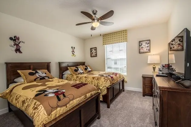 Ev (Amazing 4 Bedroom 3  Bathroom Storey )