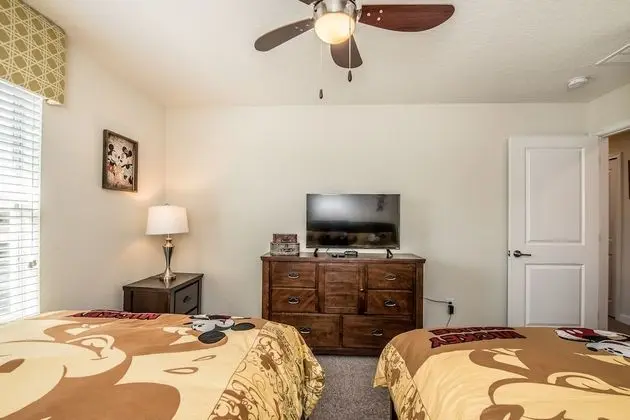 Ev (Amazing 4 Bedroom 3  Bathroom Storey )