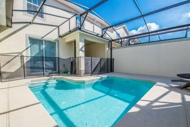 Ev (Amazing 4 Bedroom 3  Bathroom Storey )