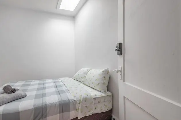 Apart Daire, 6 Yatak Odası