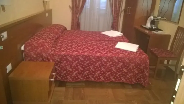 Standard Tek Büyük veya İki Ayrı Yataklı Oda, Özel Banyo