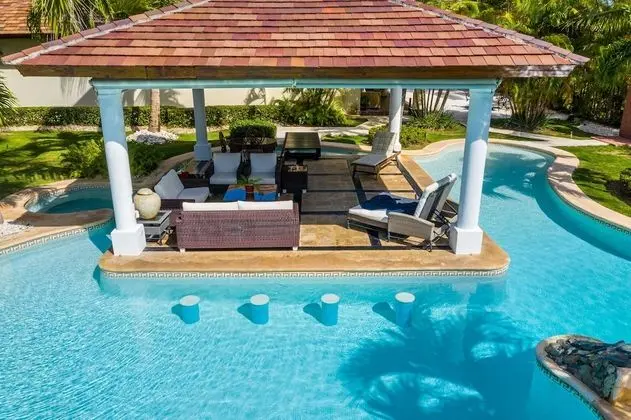 Villa, 4 Yatak Odası, Kişiye Özel Havuzlu, Avlu