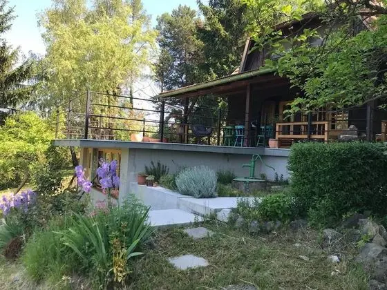 Kır Evi, 1 Büyük (Queen) Boy Yatak ve Çekyat