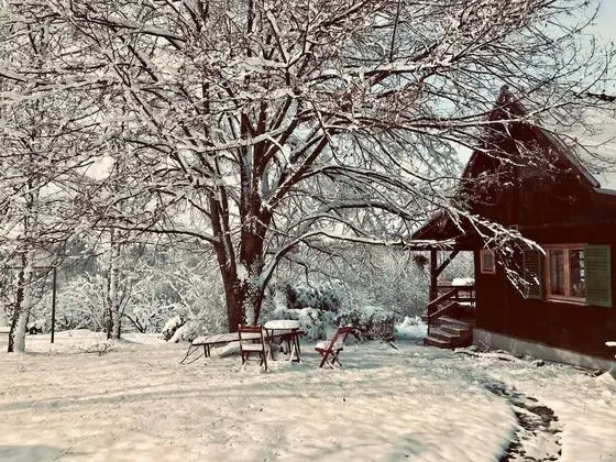 Kır Evi, 1 Büyük (Queen) Boy Yatak ve Çekyat