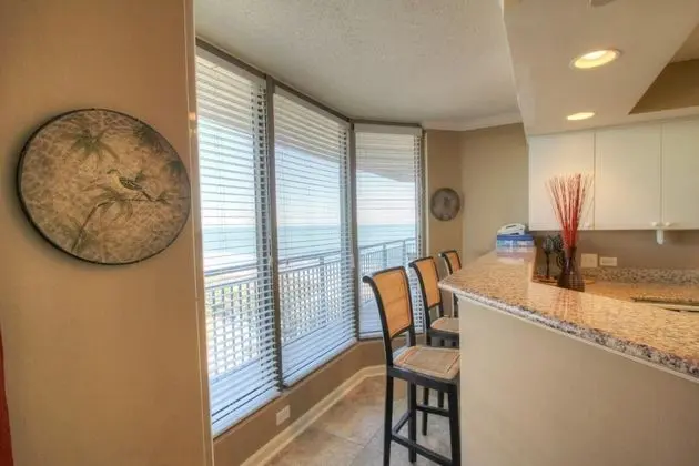 Daire, Birden Çok Yatak (Beautifully decorated ocean view cond)
