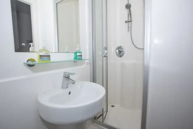 Tek Büyük Yataklı Oda, Banyolu/Duşlu