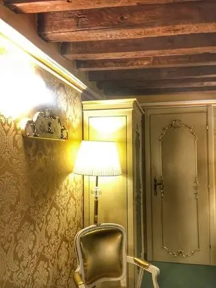 Classic Tek Büyük Yataklı Oda