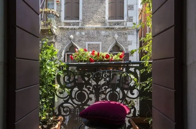 Classic Tek Büyük Yataklı Oda, Balkon, Kanal Manzaralı