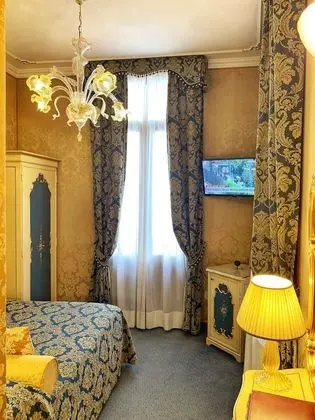 Classic Tek Büyük Yataklı Oda, Balkon, Kanal Manzaralı