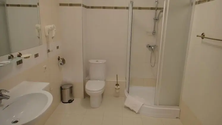 Classic Tek Büyük Yataklı Oda