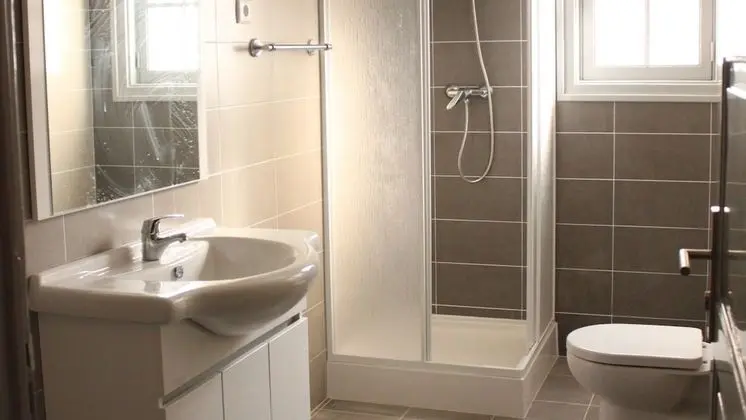 Tek Kişilik Oda, Ortak Banyo